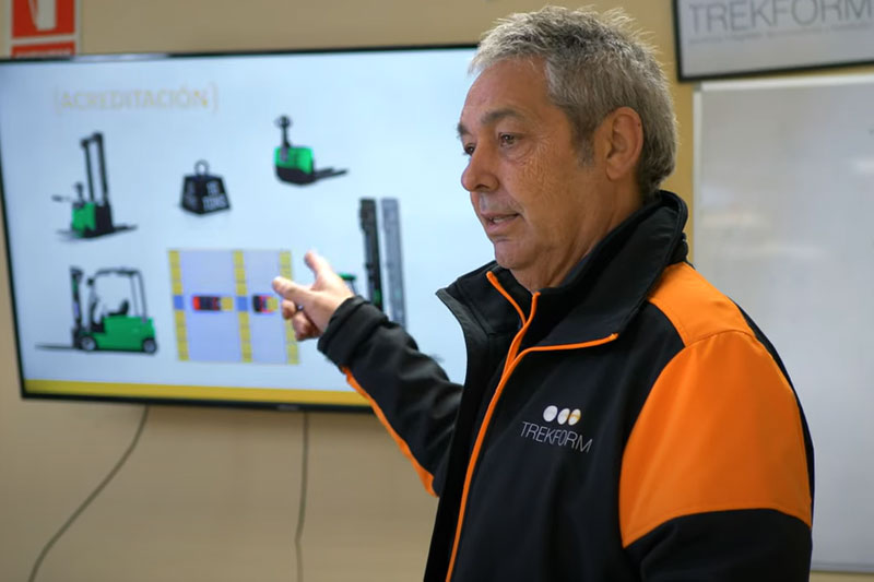 Formador de curso de carretilals elevadoras trekform+